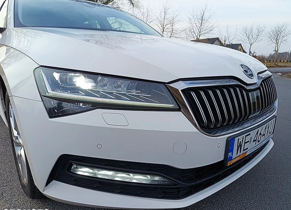Skoda Superb cena 87700 przebieg: 121000, rok produkcji 2019 z Toruń małe 781